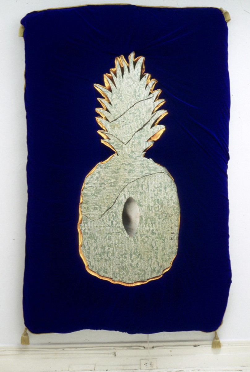 <i>Pineapple Pillow</i> – Pineapple Pillow								, 1994 								<a href=' https://paullitherland.com/artsite_wp/wp-content/uploads/2014/06/PaulLitherland_SJPJ_PineapplePillow_1994-808x1200.jpg' target='_blank'><img src='https://paullitherland.com/artsite_wp/wp-content/themes/artpress-child/img/artworkDownloadImg.png' title='télécharger image / download image' /></a> 
							